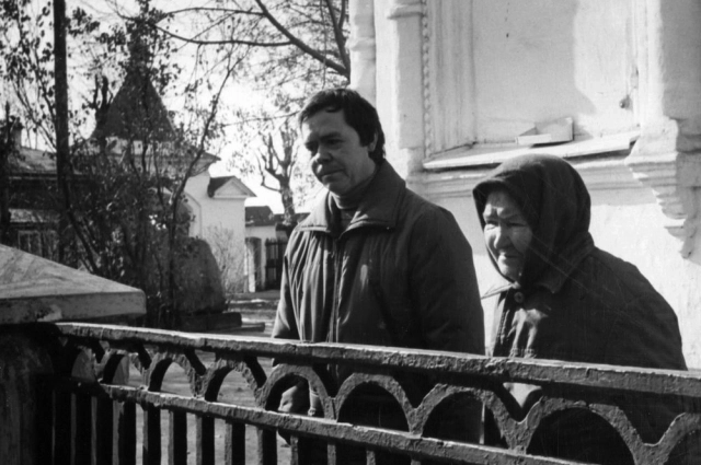 Валентин Распутин с матерью