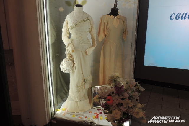 Так выглядели свадебные платья в конце XIX и середине XX веков.