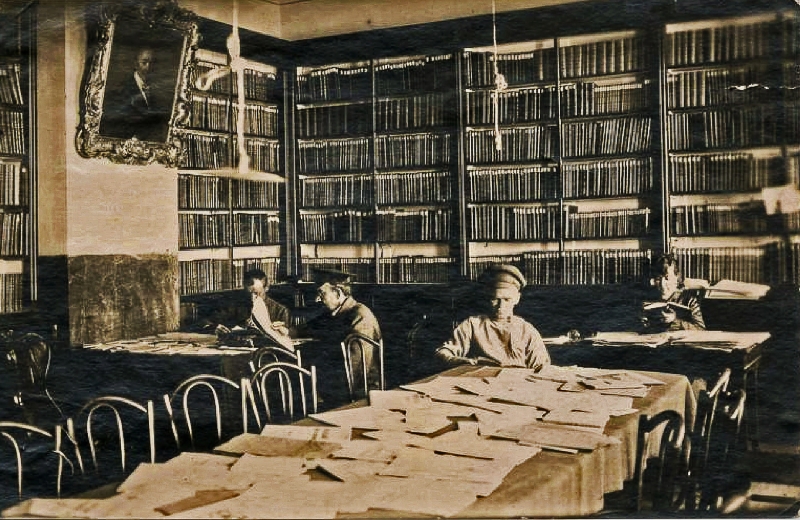 Симбирское губернское книгохранилище (библиотека-читальня имени Гончарова) на Покровской улице (ЛьваТолстого, 58). Фото 1920-х годов.