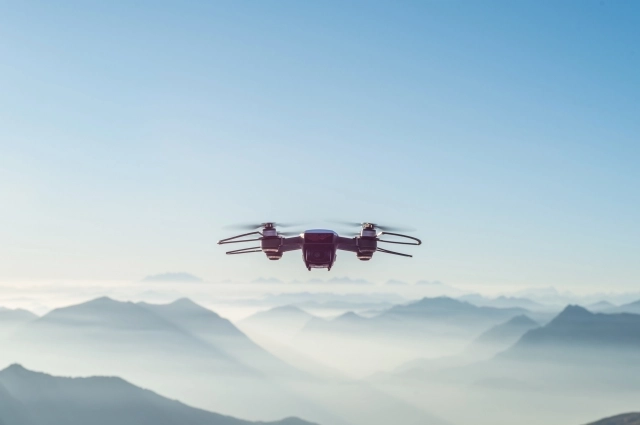 Оператора дрона вертолётом доставят на высоту 4500 метров.