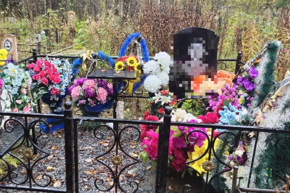 Один из погибших мальчишек, Олег. 