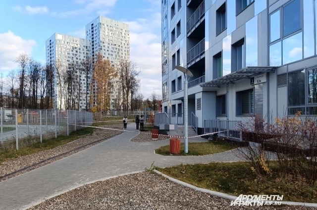 Останки нашли под общими балконами.