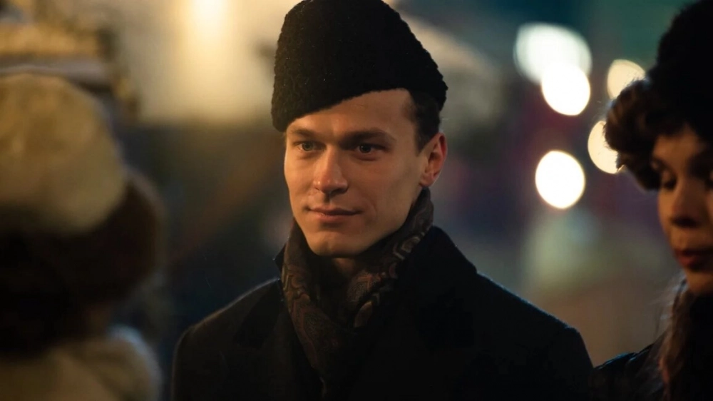 Юрий Борисов в фильме «Серебряные коньки», 2020 г.