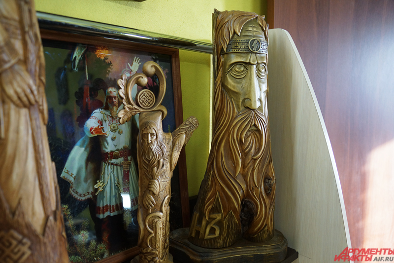 Деревянные «кумиры», созданные пермским мастером.