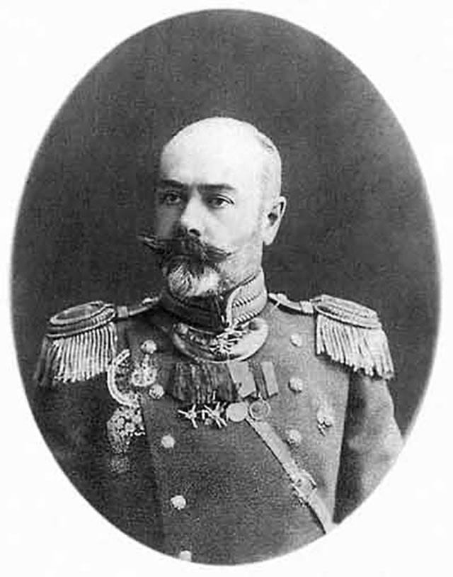 Командир 17-го пехотного Архангелогородского полка полковник Деникин в парадном мундире