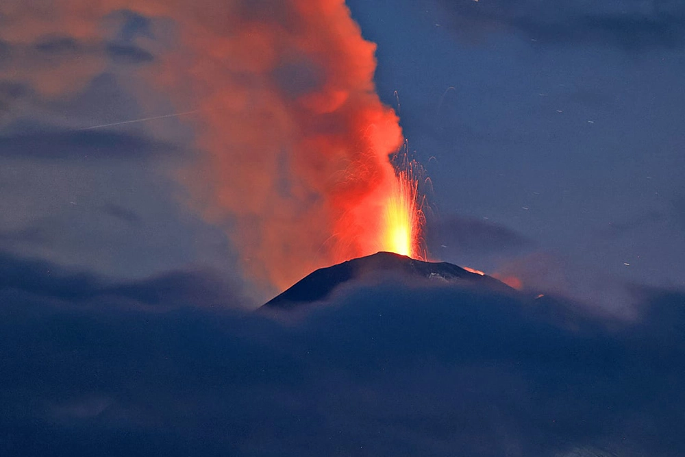 Вулкан Ключевской, извержение.