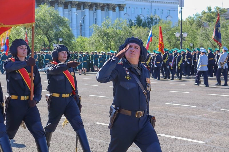 Танкисты в форме времён Великой Отечественной войны 