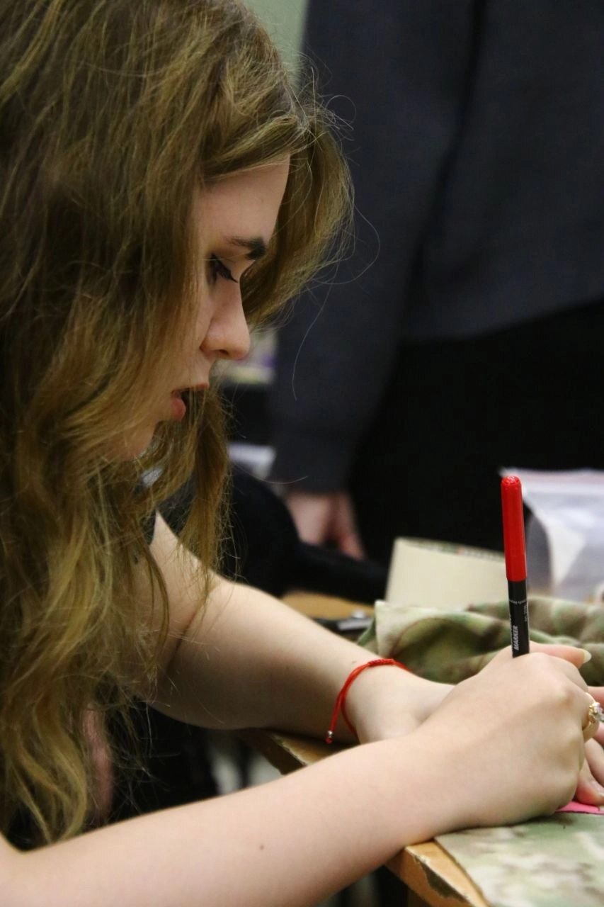 «Перебить запахи войны». Эти мишки дают бойцам на СВО ощущение дома
«Перебить запахи войны». Эти мишки дают бойцам на СВО ощущение дома