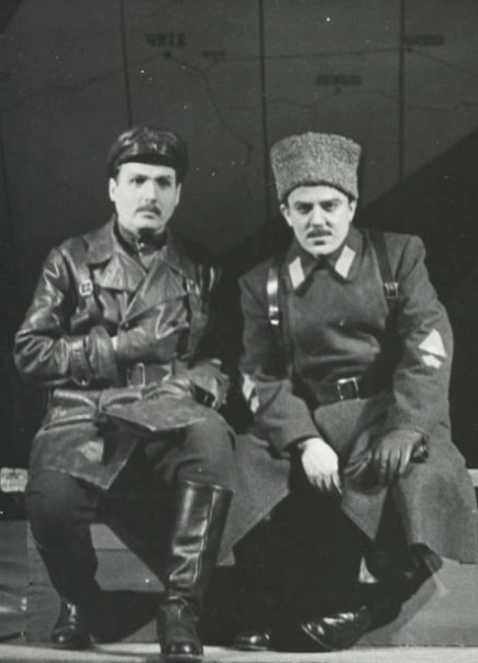 Сцена из спектакля «Шифровка для Блюхера», Постышев - В.Калинченко, Блюхер - В.Шаврин, Хабаровский театр драмы 