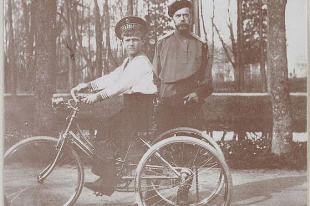 На велосипеде любили кататься члены царской семьи.