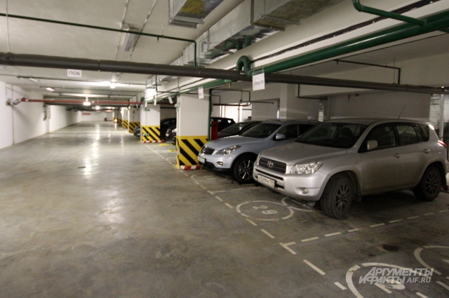 Число машиномест на подземной парковке примерно соответствует числу квартир, а их стоимость зависит от площади