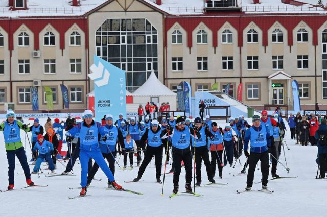 Десятки тысяч свердловчан вышли на «Лыжню России» 
