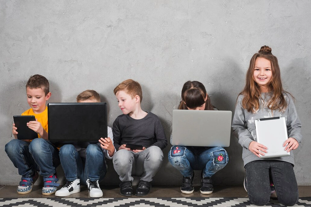 Дети с гаджетами