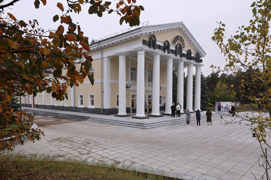 Фасад Дзержинского театра кукол преобразился по нацпроекту «Культура». 