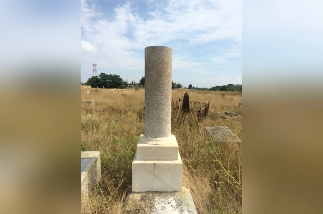 Могила венеролога Григория Фишгойта в Евпатории. 