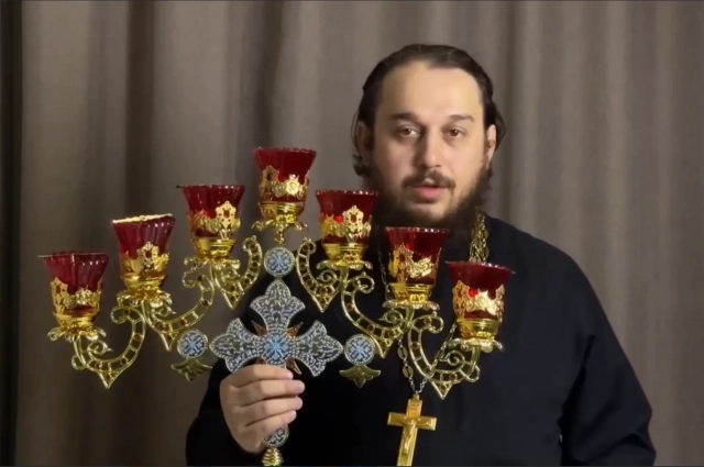 Семисвечник, который отец Альвиан везёт в Мозамбик.