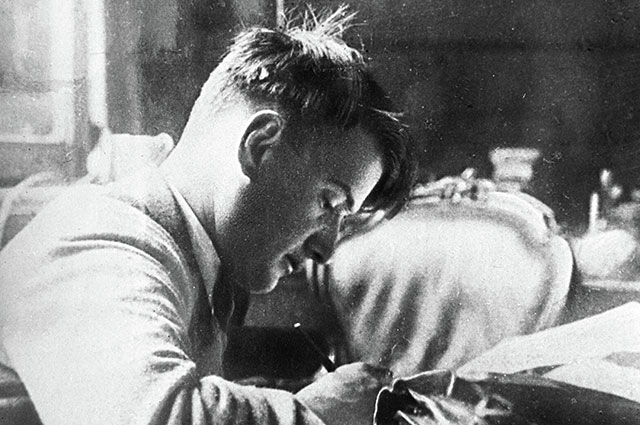 Игорь Курчатов за работой, 1929 г.