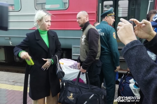 На перроне, когда приехала спецэлектричка из Новосибирска.