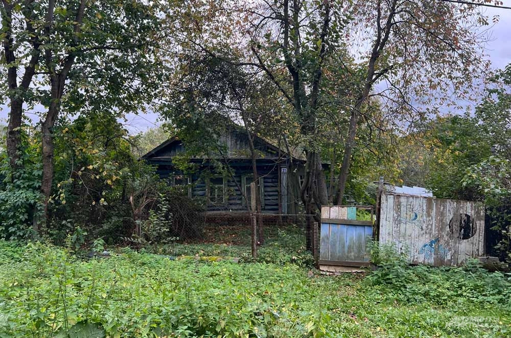 Попадаешь в обычные, региональные деревушки с маленькими домами.