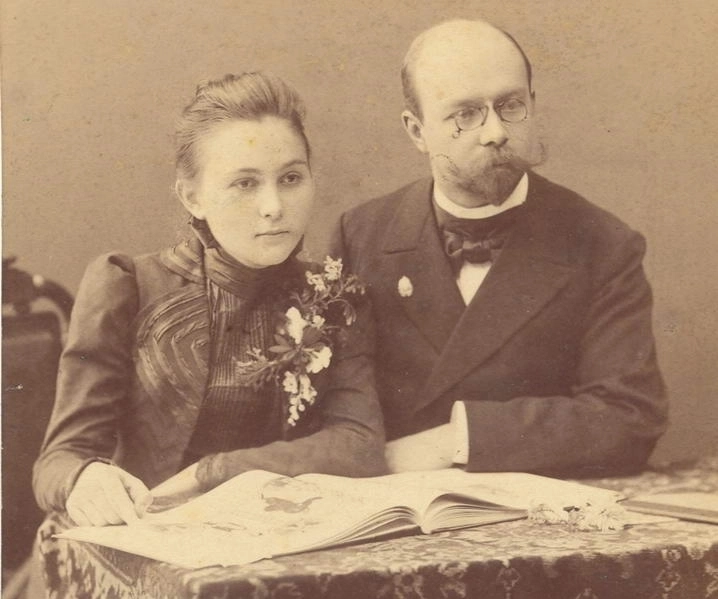 Архитектор Карл Мюфке с женой Натальей - сестрой знаменитого химика Александра Арбузова. 