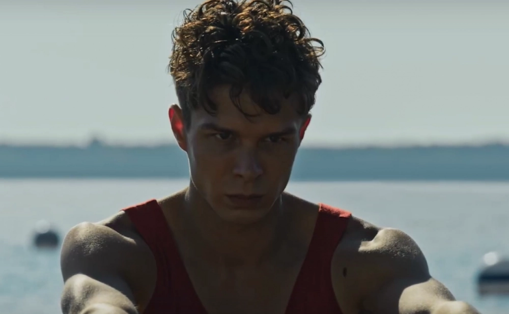 Глеб Калюжный в фильме «Первый на Олимпе», 2025 г.