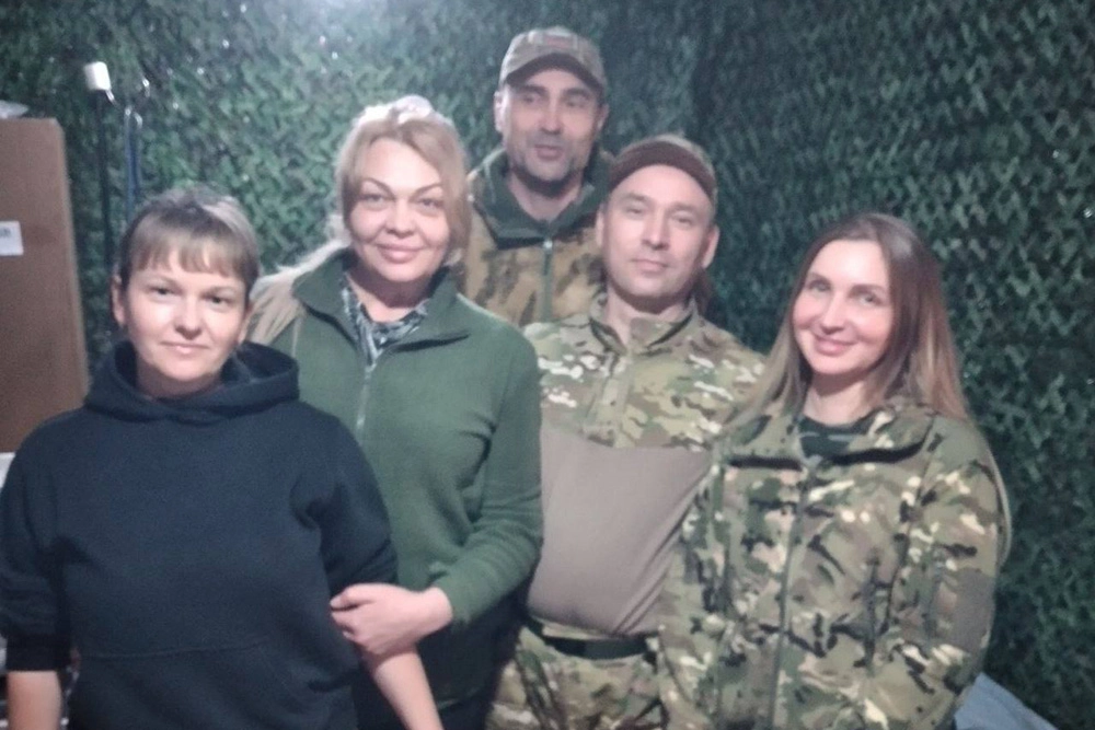 Ласка с боевыми товарищами.