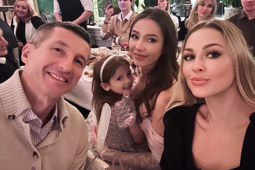 Евгений Алдонин, Анжелика Алдонина, Вера Алдонина и Ольга Алдонина.