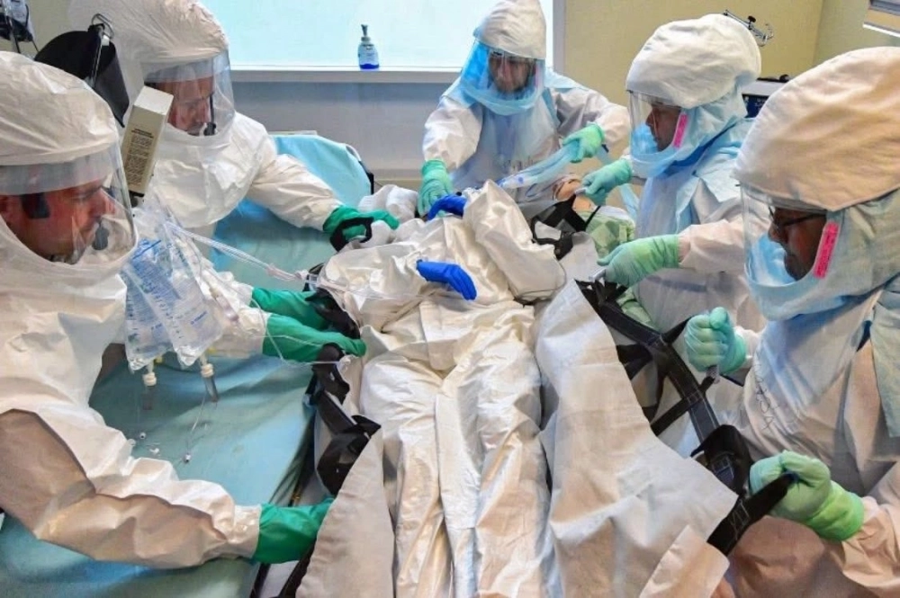 О новой вспышке вируса стало известно на прошлой неделе, когда в Западной Бенгалии на карантин отправили 100 человек.