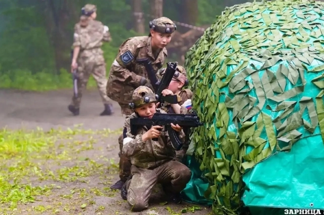 Военные игры - это способ выплеснуть накопившуюся энергию и страх в безопасной среде.