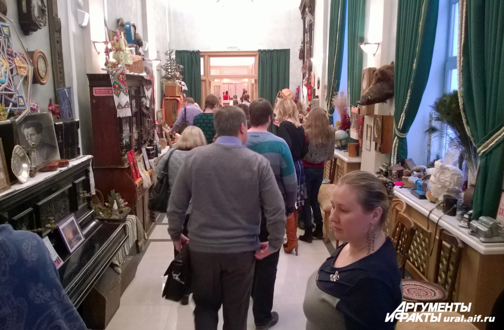 Фойе своего театра КОляда превратил в настоящий музей.