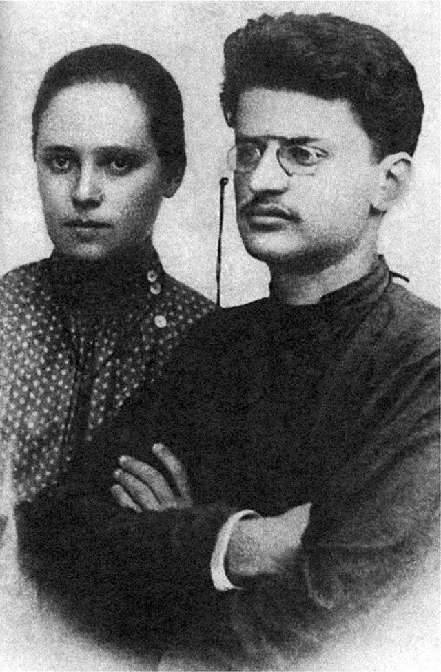 Лев Троцкий и Александра Соколовская.