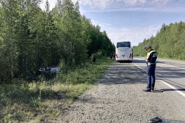 На свердловской трассе столкнулись пассажирский автобус и иномарка