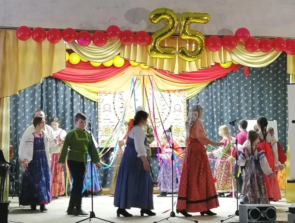 Детский фольклорный коллектив отмечает юбилей своей музыкальной школы посёлка Восточный. юбилей 
