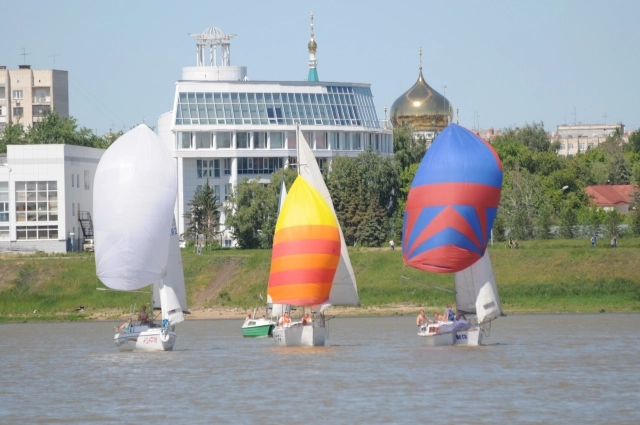 Омичи охотно отдыхают на Иртыше.