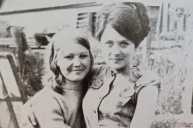 Любовь Шлыкова вместе со своей сестрой Таней.