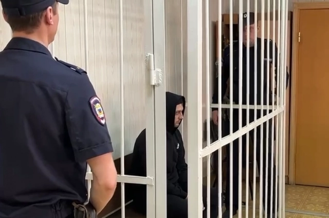 В зале суда.