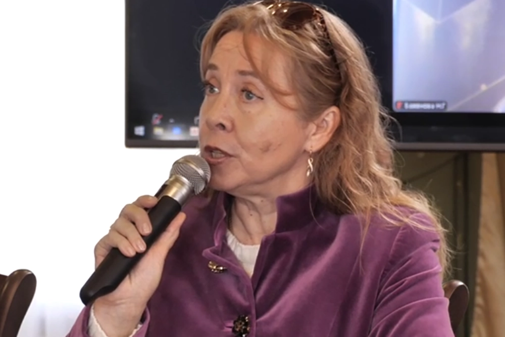 Елена Певцова.