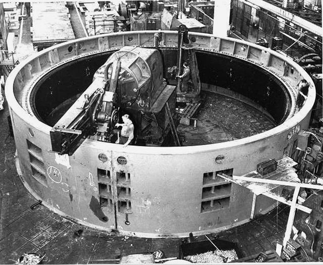 Изготовление генераторов для ДнепроГЭС компанией General Electric, 1945. 