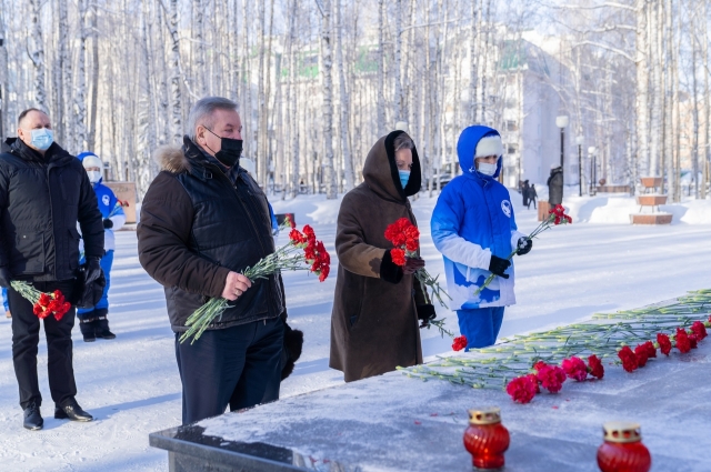 Церемония возложения в Ханты-Мансийске