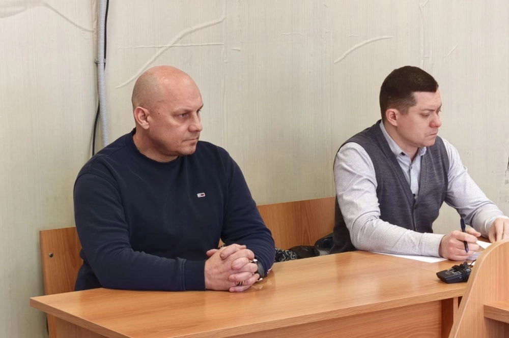 Алик Гельфенбайн и его адвокат.