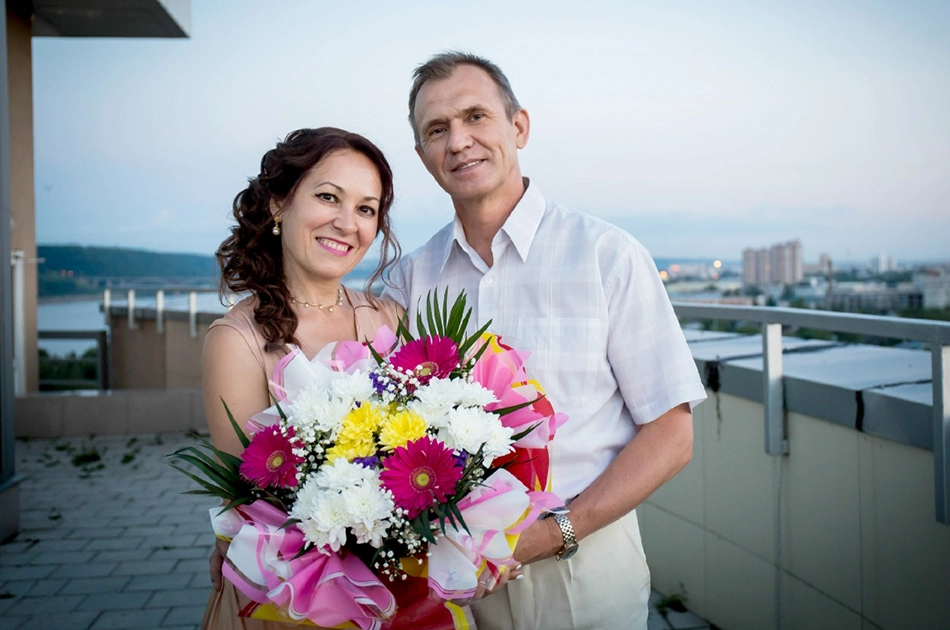 Супербабушку во всех её начинаниях поддерживает любимый супруг – супердедушка.