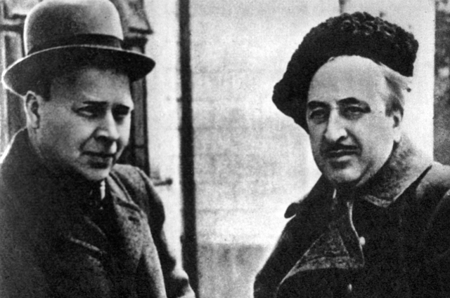 Кинорежиссер Лев Кулешов (справа) и писатель Аркадий Гайдар. 1941 год.