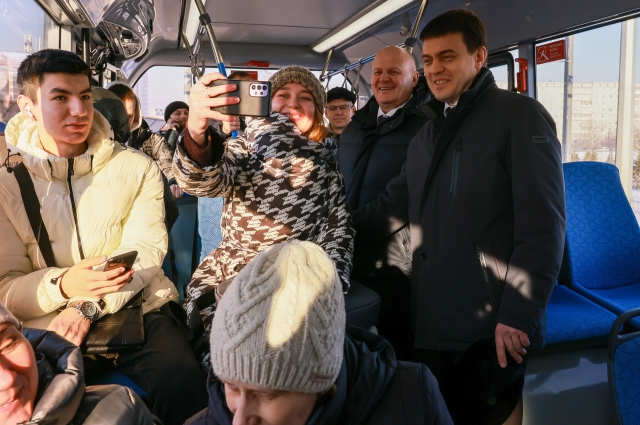 Первые пассажиры красноярского электробуса.