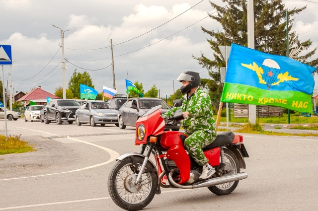«Расплескалась синева…» В Сосьве открыли мурал, посвящённый Герою России