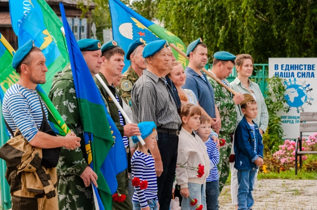 «Расплескалась синева…» В Сосьве открыли мурал, посвящённый Герою России