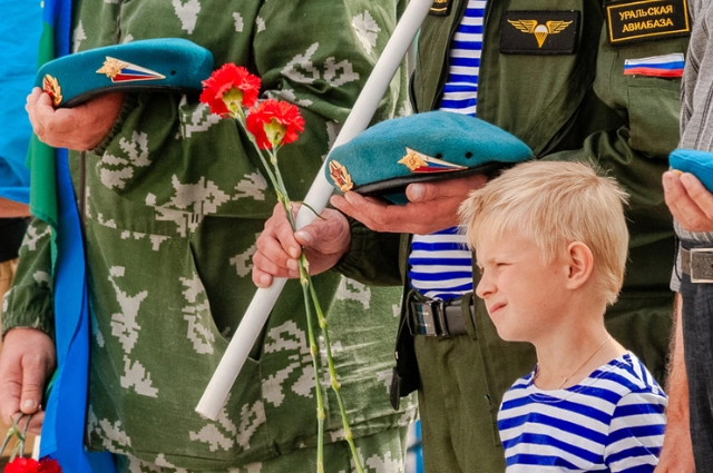 «Расплескалась синева…» В Сосьве открыли мурал, посвящённый Герою России