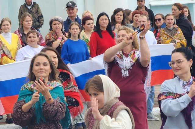 Встанут за народ! В Волчанске открыли мурал, посвящённый Герою России