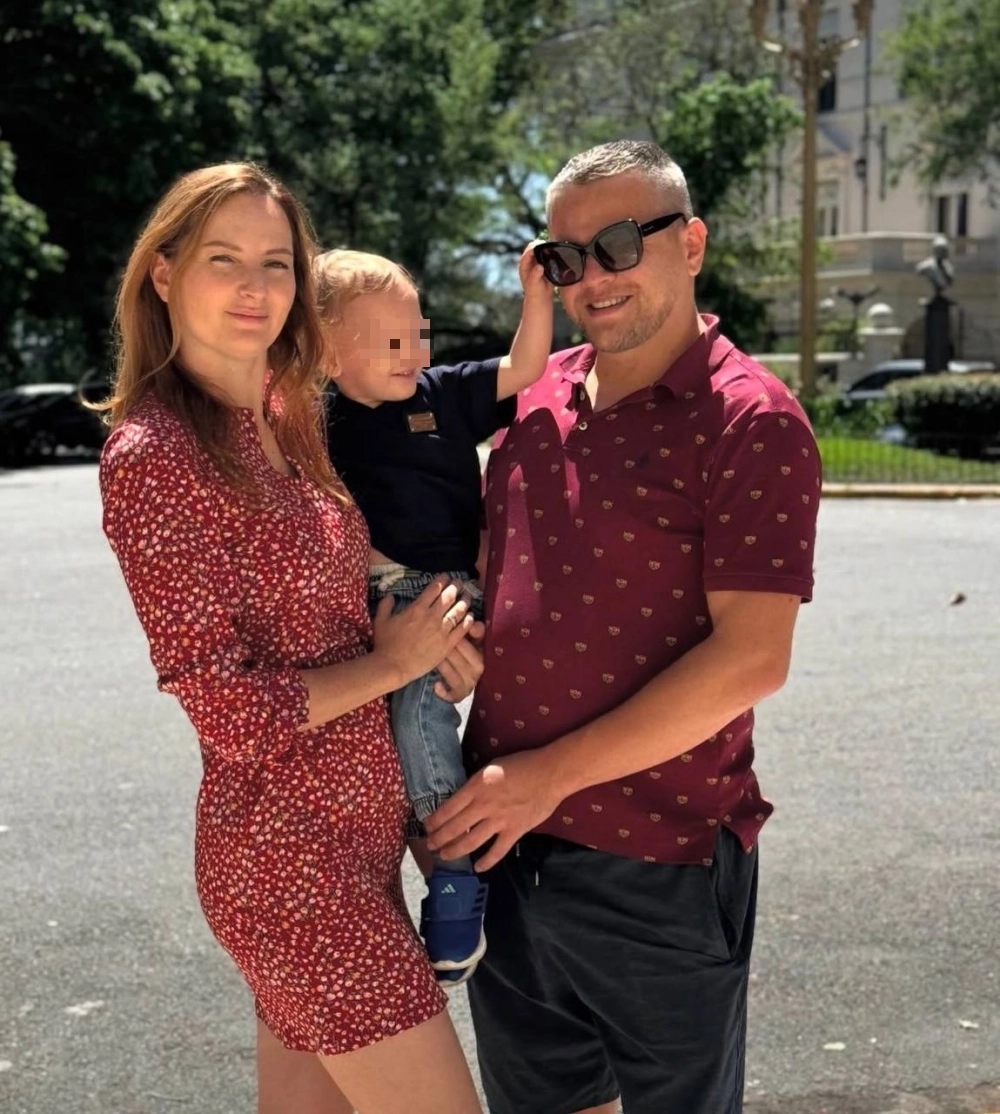 Игорь Востриков со второй супругой и сыном.