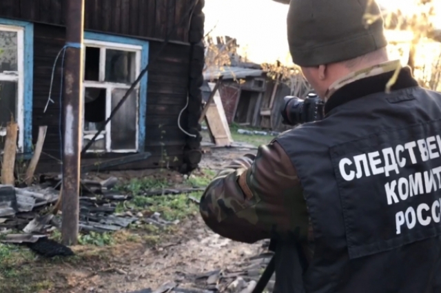 На пожаре погибли дети 7 и 11 лет. 