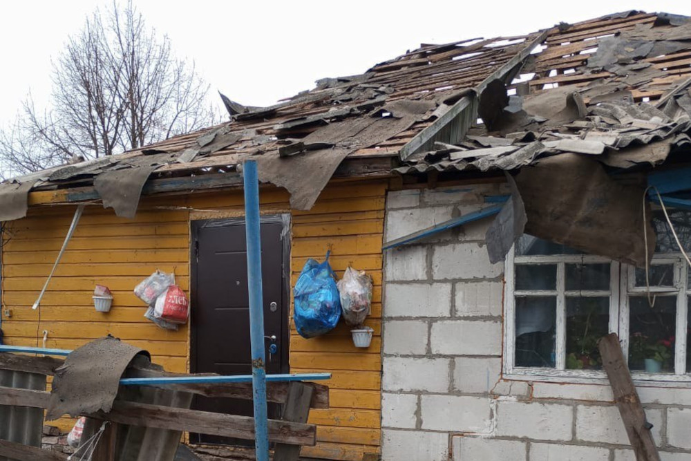 Последствия атаки дрона в селе Коровяковка.